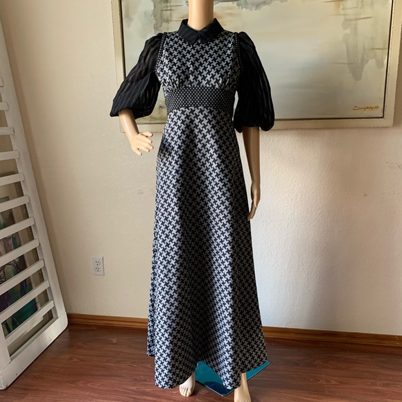 Vintage Betty Carrol for Christofopher Jones Versatile Empire waistline Dress - Picture 5 of 17